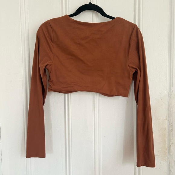 Aerie Offline Brown Cropped Workout Long Sleeve Ribbed Top with Removable Cups - Picture 3 of 4